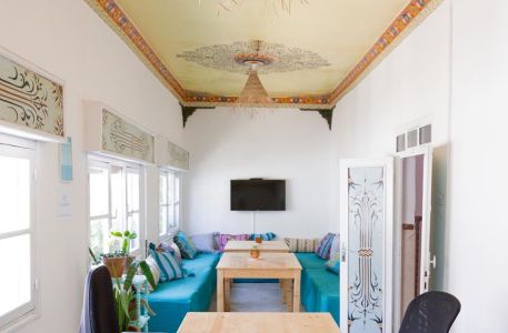 Découvre les charmes de Kasbari House, un coliving à Tamraght, au Maroc.