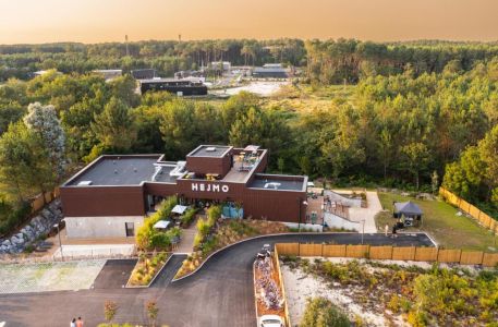 HEJMO Hostel est un hôtel et coworking à Hossegor qui réinvente la façon de vivre, travailler et explorer.