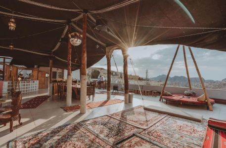 Découvre le Nomads Hotel Petra, un hotel digital nomad en Jordanie.