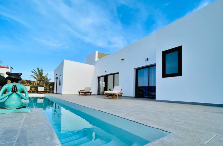 La piscine du coliving à Fuerteventura de The Offsite.