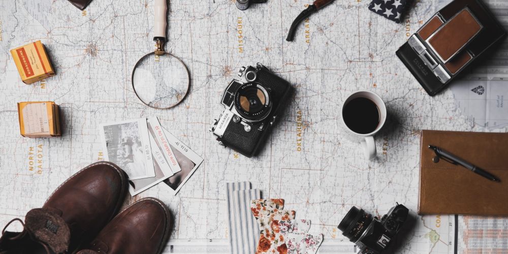 Matériel de voyage pour illustrer un article parlant des pays qui proposent le visa digital nomad.