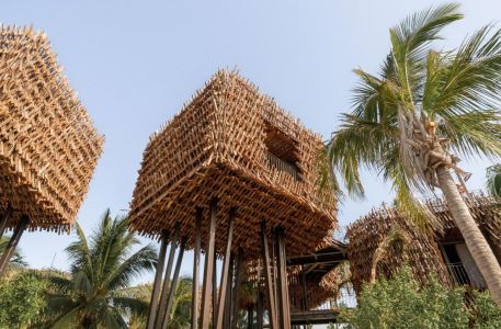Le Nômade Holbox, inauguré en octobre 2022, est un hôtel insolite au Mexique qui incarne un hommage à la nature.