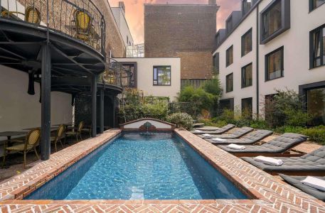 Piscine secrète du Jardin Secret, hôtel insolite à Bruxelles.